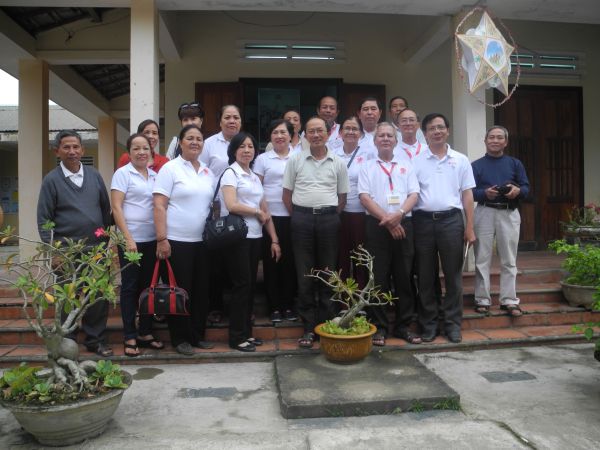 CPG2 thăm và tặng 200 suất quà cho người dân CơTu xã Ba và xã ATing, huyện Đông Giang, tỉnh Quảng Nam